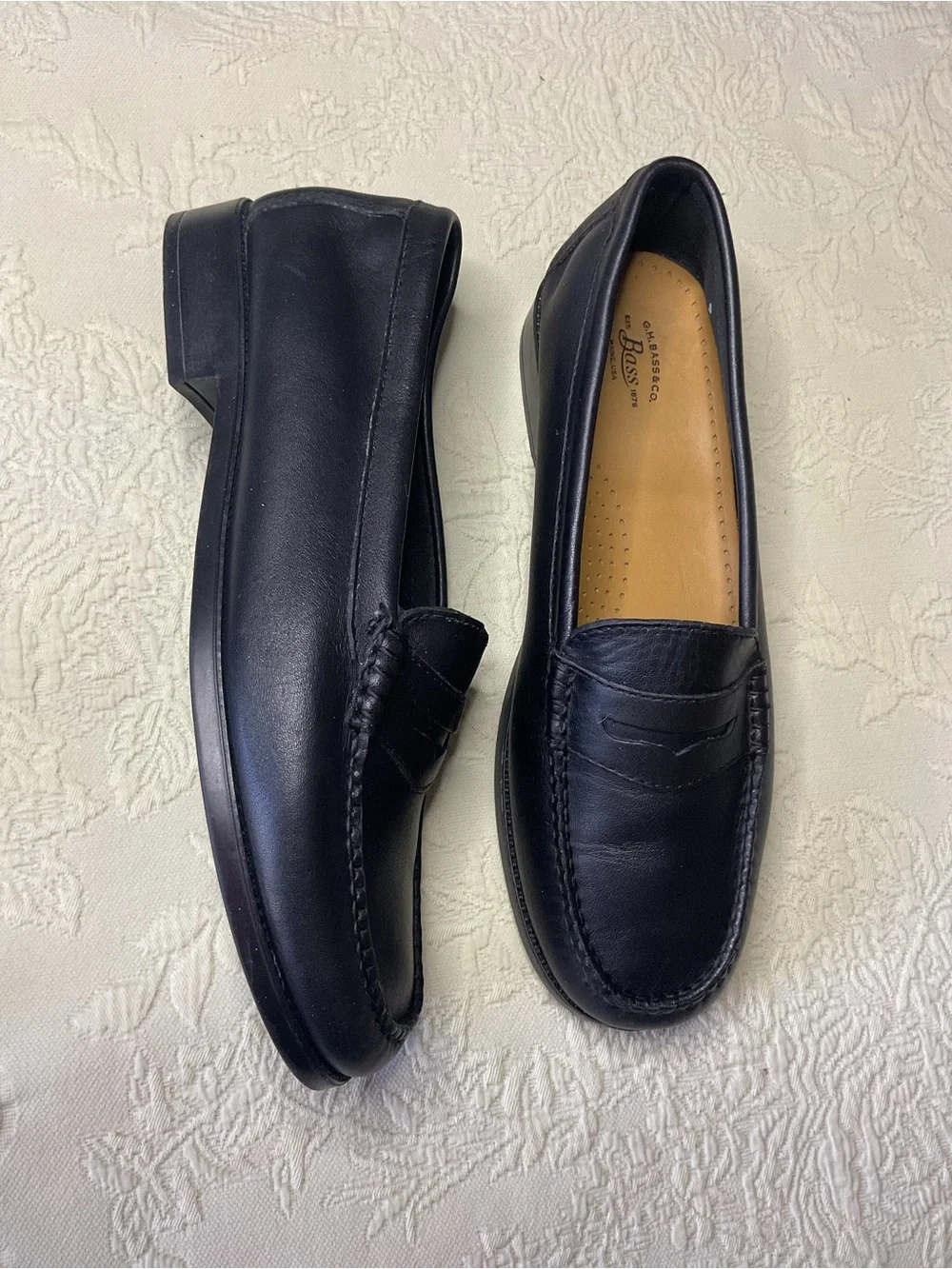 VTG G.H. Bass & Co. Penny Loafers Black Women's 9 W Wide Leather Style 3800-001